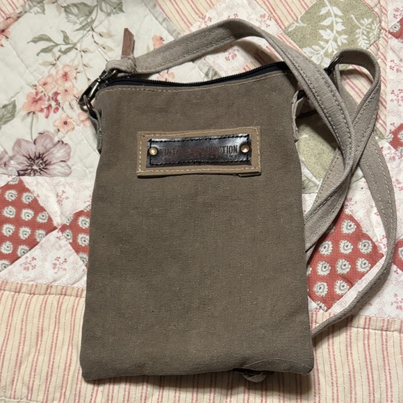 Great Love Olive Crossbody Bag - Picture 4 of 14